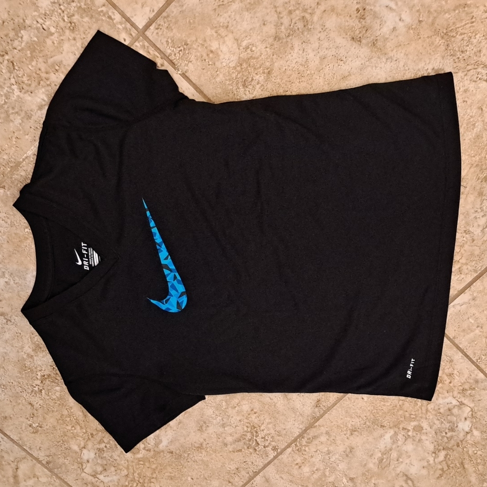 Nike girl's dri-fit top size L